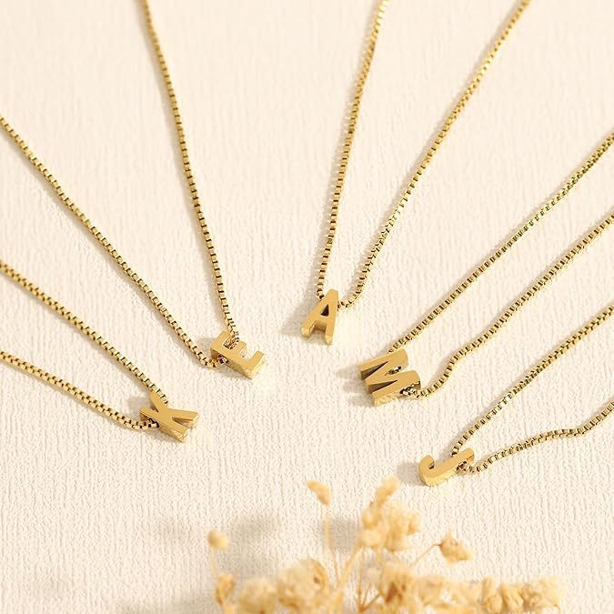 Love letter initial necklace | Gold - Image 2